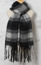 Load image into Gallery viewer, Qnuz Rade Lux scarf Scarf
