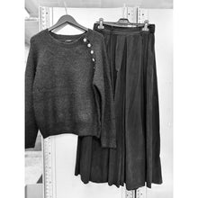 Load image into Gallery viewer, Qnuz Clothing Ria w. simili buttons Clothing 99 Black

