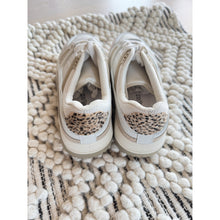 Load image into Gallery viewer, Qnuz Romani Shoe 64 Leopard
