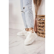 Load image into Gallery viewer, Qnuz Romani Shoe 10 White
