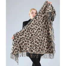 Load image into Gallery viewer, Qnuz Rosalia Scarf 63 Taupe
