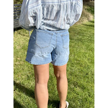 Load image into Gallery viewer, Qnuz Clothing Salina Shorts w belt Clothing 33 denim blue

