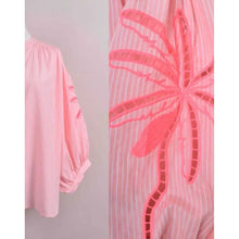 Load image into Gallery viewer, Qnuz Clothing Sarah shirt w embrodery Clothing 4444 Bublegum
