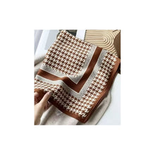 Load image into Gallery viewer, Qnuz Scarf Prince of Wales print 70 x 70 cm Scarf 60 Marron
