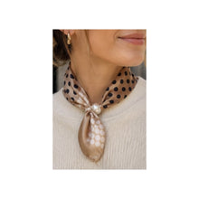 Load image into Gallery viewer, Qnuz Scarf small Dots &amp; Pearl 70 x 70 cm Scarf 63 Taupe
