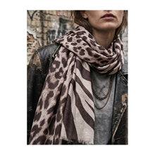 Load image into Gallery viewer, Qnuz Scarf w. Leopard 90x180 cm Scarf 60 Marron
