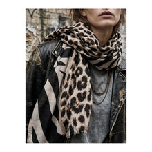 Load image into Gallery viewer, Qnuz Scarf w. Leopard 90x180 cm Scarf 99 Black
