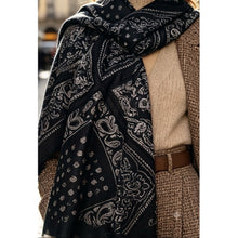 Load image into Gallery viewer, Qnuz Scarf w. Leopard 90x180 cm Scarf 99 Black
