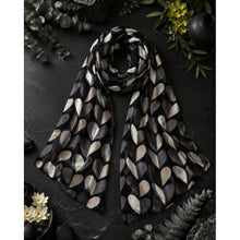 Load image into Gallery viewer, Qnuz Scarf w. small Dots 90x180 cm Scarf 99 Black
