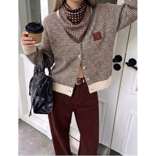 Load image into Gallery viewer, Qnuz Scarf w Dots 70 x 70 cm Scarf 60 Marron
