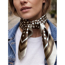 Load image into Gallery viewer, Qnuz Scarf w big dots 70 x 70 cm Scarf 60 Marron
