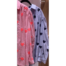 Load image into Gallery viewer, Qnuz Clothing Shirt w. Striped &amp; Embrodery Hearts Clothing 31 Navy blue
