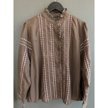 Load image into Gallery viewer, Qnuz Clothing Shirt w Embrodery Clothing 60 Marron
