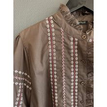 Load image into Gallery viewer, Qnuz Clothing Shirt w Embrodery Clothing 60 Marron
