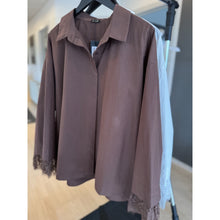 Load image into Gallery viewer, Qnuz Clothing Shirt w Lace Clothing 13 Ecru
