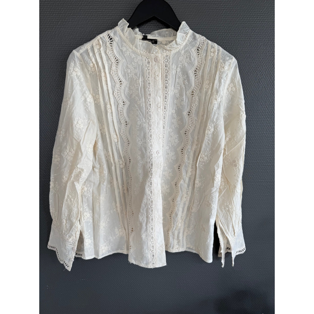 Qnuz Clothing Shirt w Lace Clothing 13 Ecru