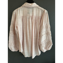 Load image into Gallery viewer, Qnuz Clothing Shirt w Laces Clothing 42 Rosa
