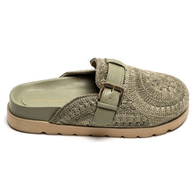 Load image into Gallery viewer, Qnuz Siv slippers w. crochet Shoe

