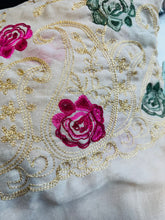 Load image into Gallery viewer, Qnuz Stefanie w. embrodery Scarf
