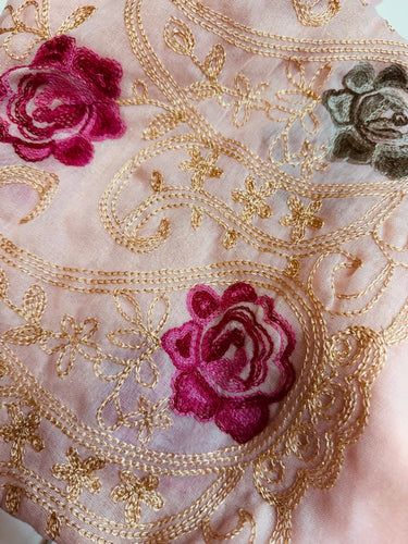 Qnuz Stefanie w. embrodery Scarf