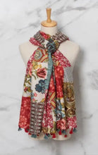 Load image into Gallery viewer, Qnuz Sussi flower w. pon pon Scarf 90 x 180 Scarf
