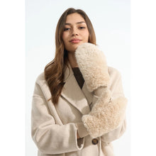 Load image into Gallery viewer, Qnuz Teddy Glove Hat/Glove 13 Beige
