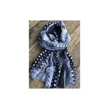 Load image into Gallery viewer, Qnuz Forella Scarf 99 Black
