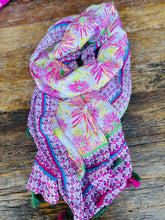 Load image into Gallery viewer, Qnuz Nadria Scarf
